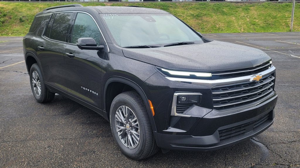 New 2026 Chevrolet Traverse LT w/ Driver Confidence Package FWD image 2