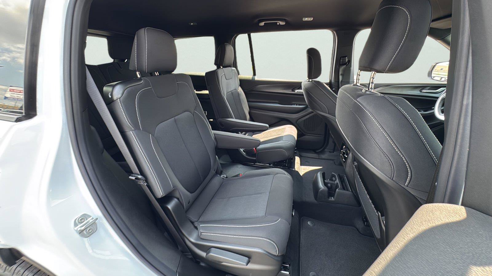 New 2026 Jeep Grand Cherokee L Laredo AWD/4WD image 22
