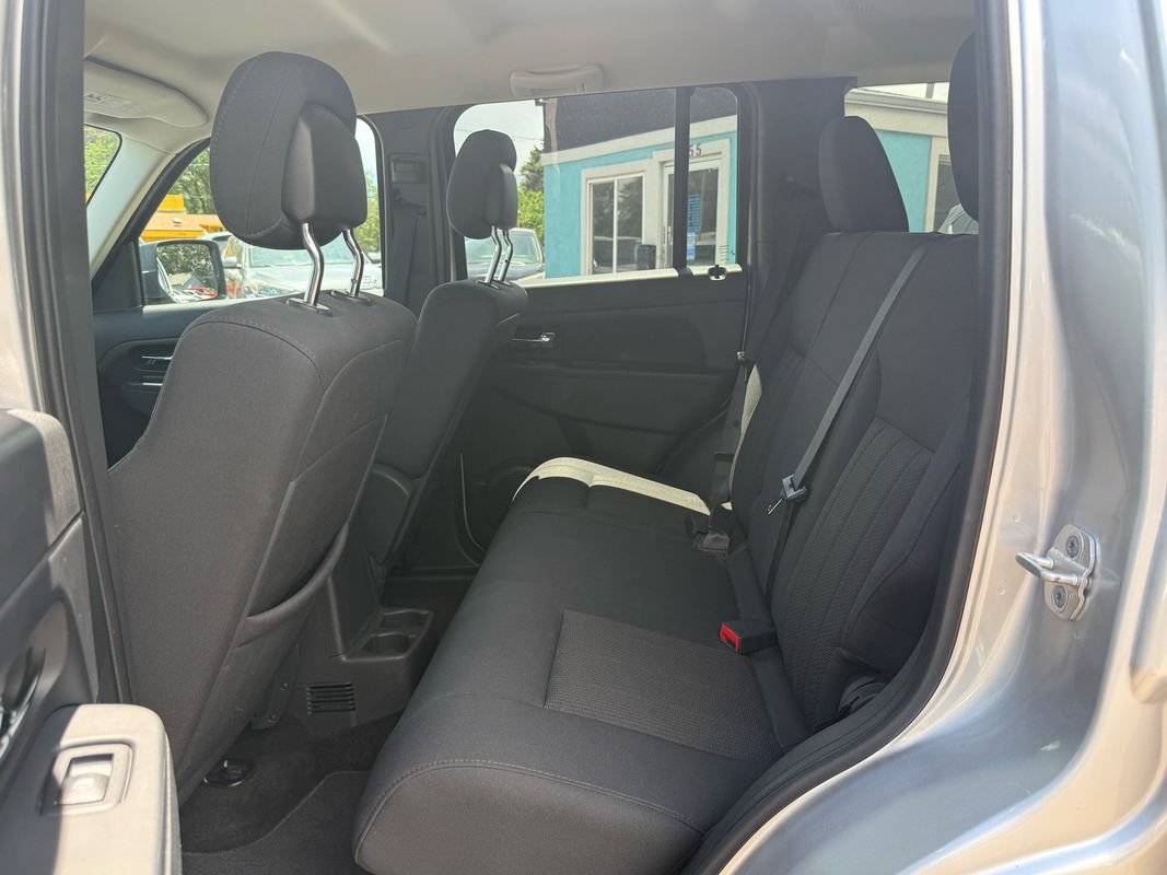 Used 2011 Jeep Liberty Sport w/ Popular Equipment Group AWD/4WD image 8