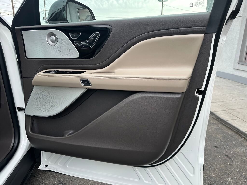 Used 2020 Lincoln Aviator Reserve w/ Equipment Group 202A image 30