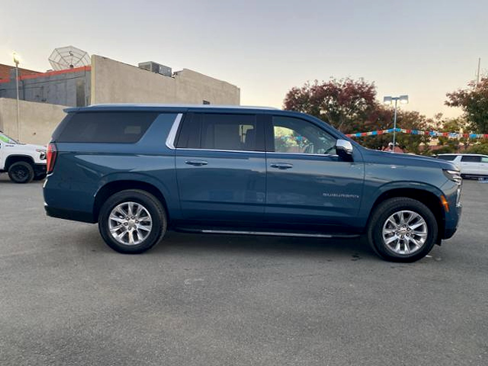 Used 2025 Chevrolet Suburban Premier image 5