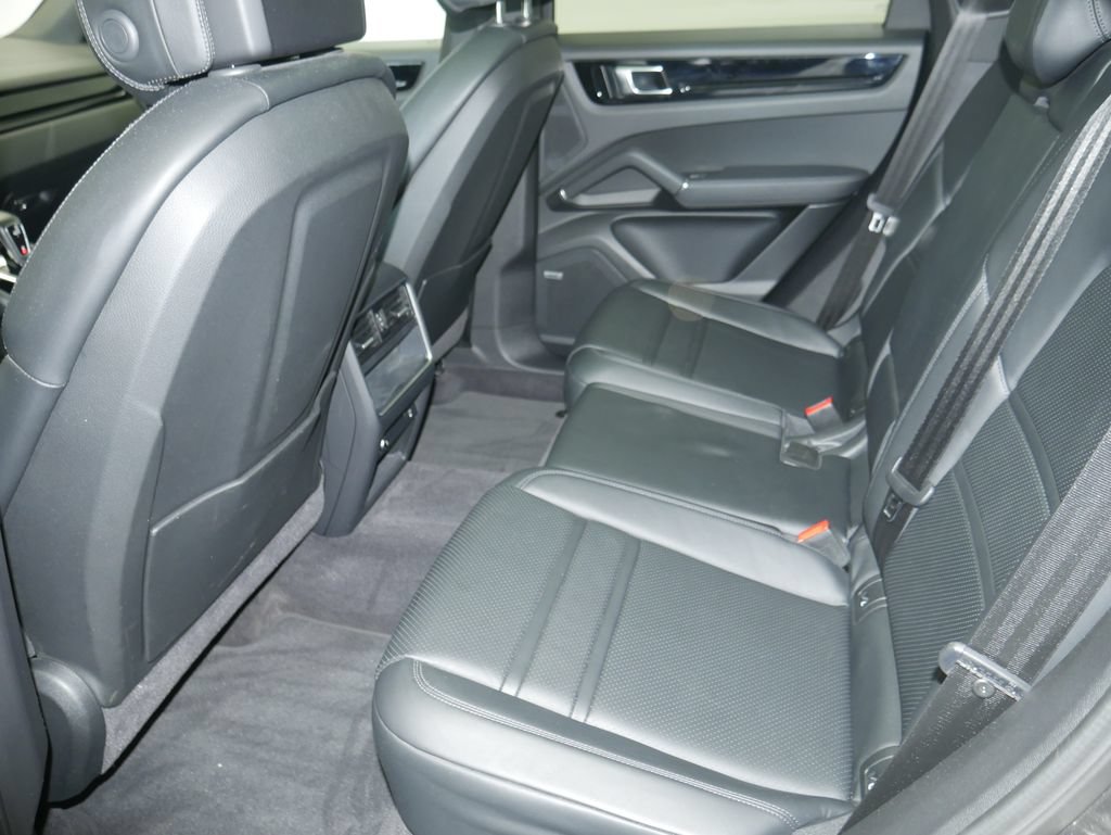 Certified 2021 Porsche Cayenne Coupe AWD/4WD image 20