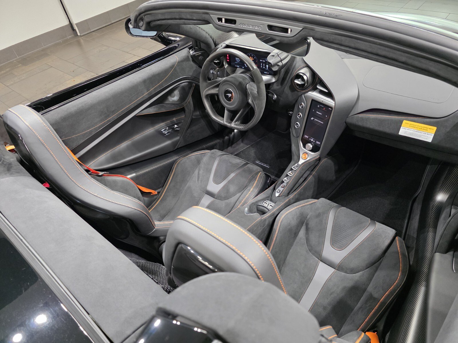 Used 2025 McLaren 750S Spider RWD image 25