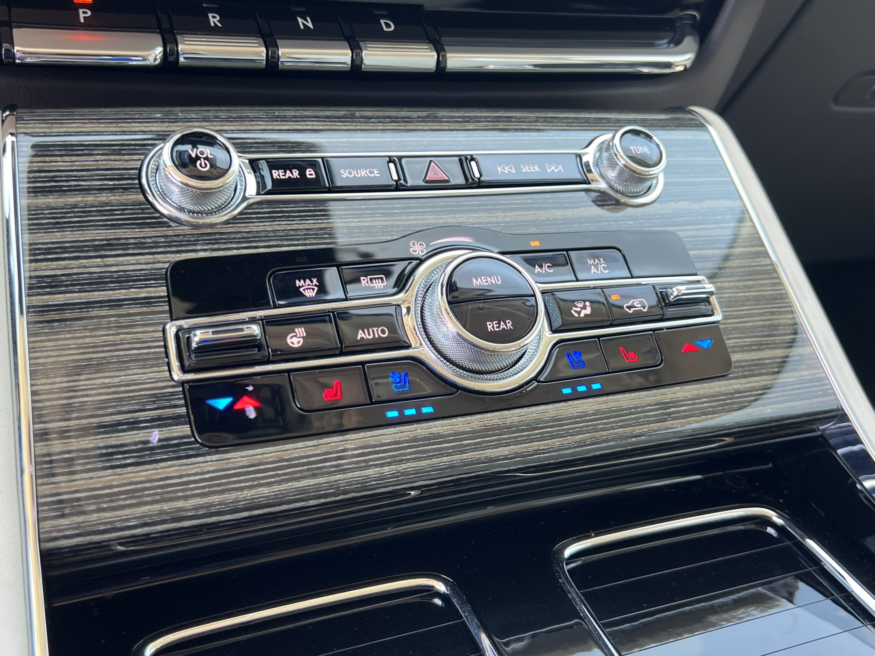 Certified 2024 Lincoln Aviator Black Label w/ Class IV Trailer Tow Package AWD/4WD image 17
