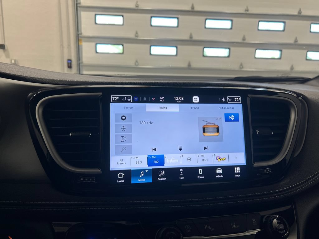 New 2027 Chrysler Pacifica Select FWD image 23