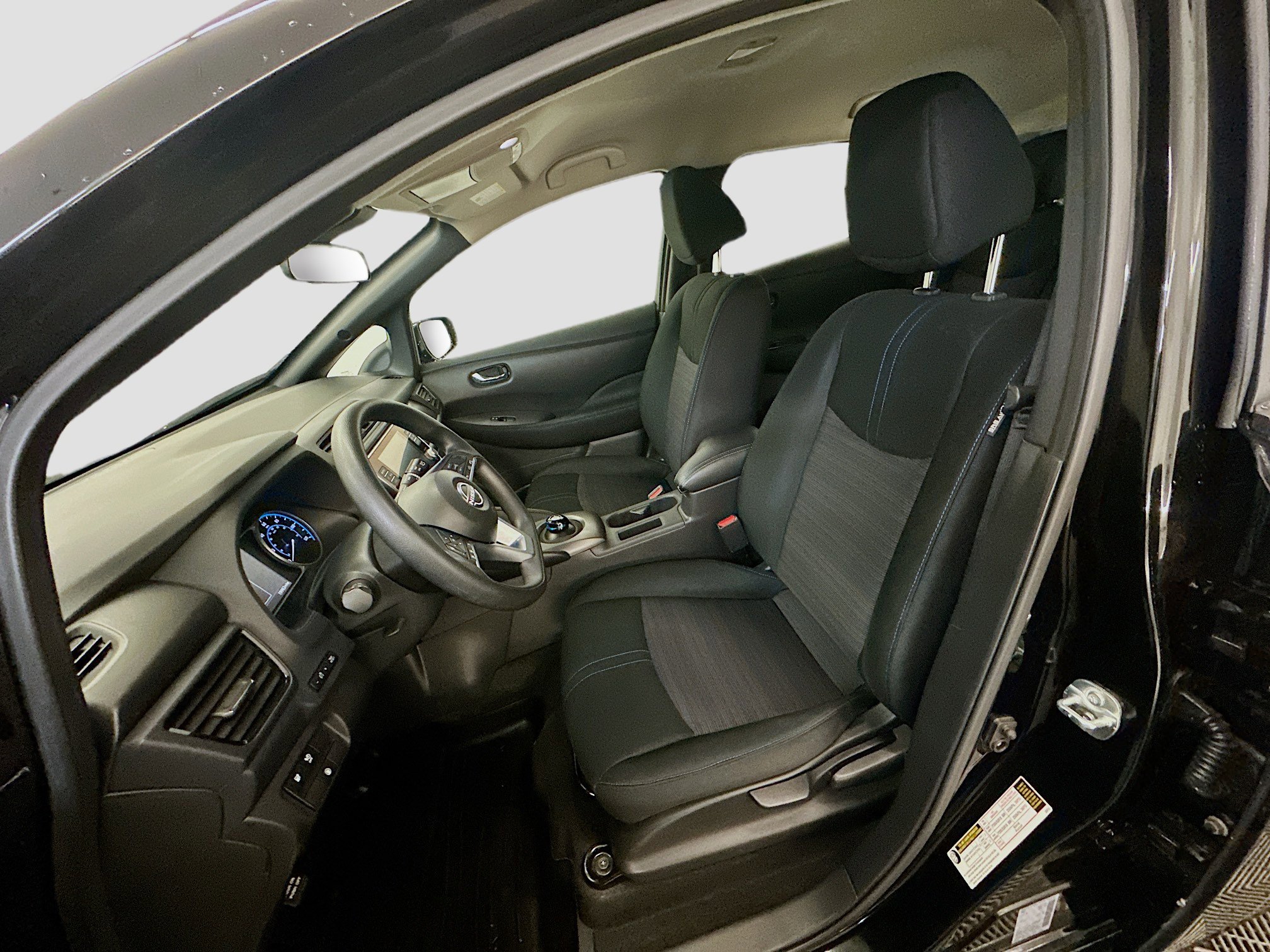 Used 2025 Nissan Leaf S FWD image 13