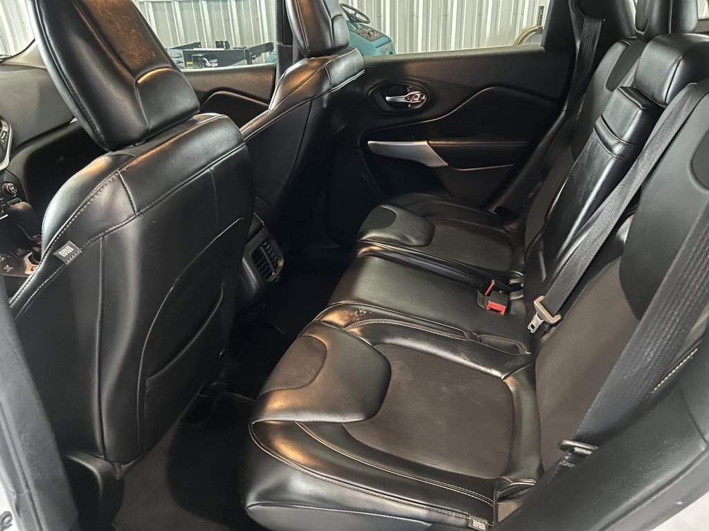 Used 2018 Jeep Cherokee Latitude Plus w/ Cold Weather Group image 11