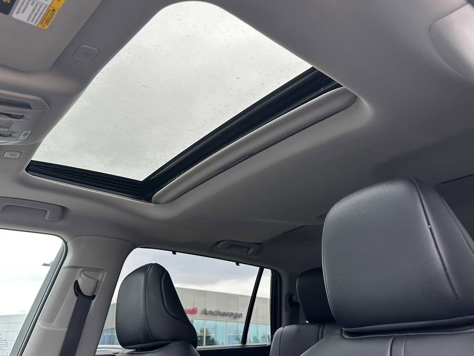 Used 2024 Toyota Highlander XLE image 23