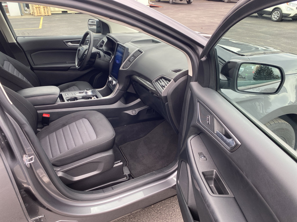 Certified 2022 Ford Edge SE w/ Black Appearance Package image 12