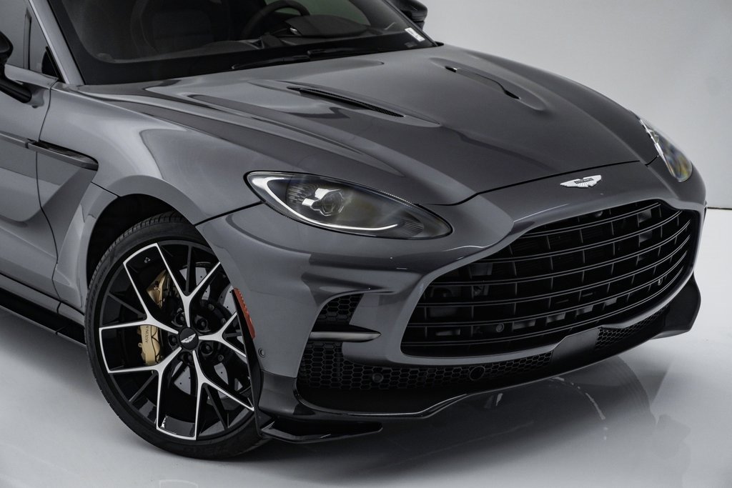 Used 2025 Aston Martin DBX 707 image 4