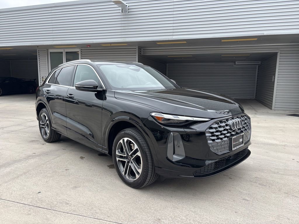 Used 2025 Audi Q5 Premium w/ Convenience Package AWD/4WD image 3