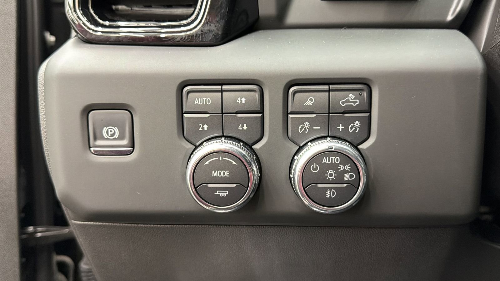 Used 2025 GMC Sierra 1500 AT4X image 31