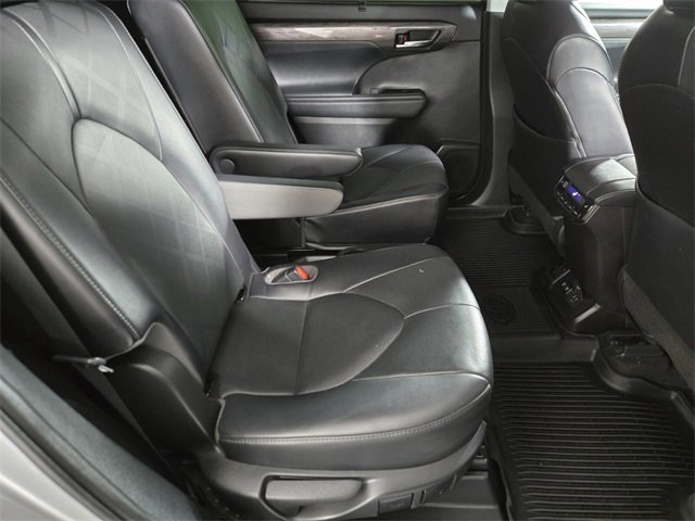 Used 2021 Toyota Highlander Platinum image 22