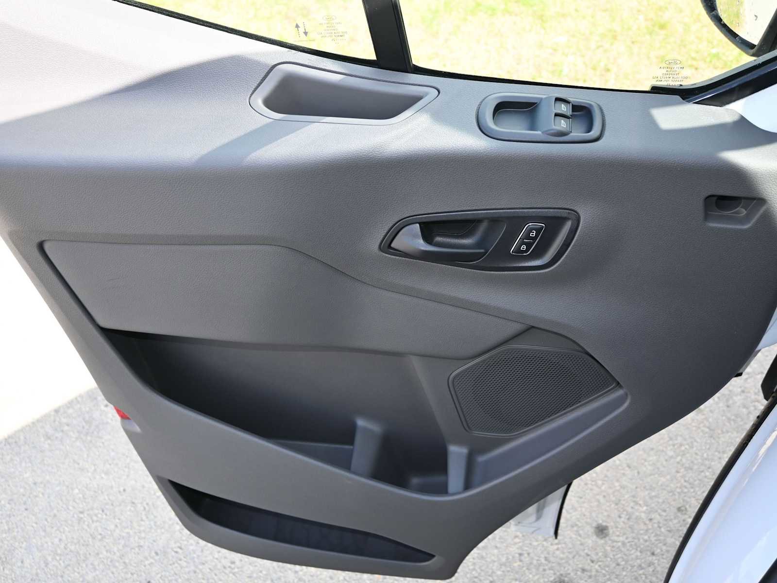 New 2025 Ford Transit 250 148 Medium Roof image 13