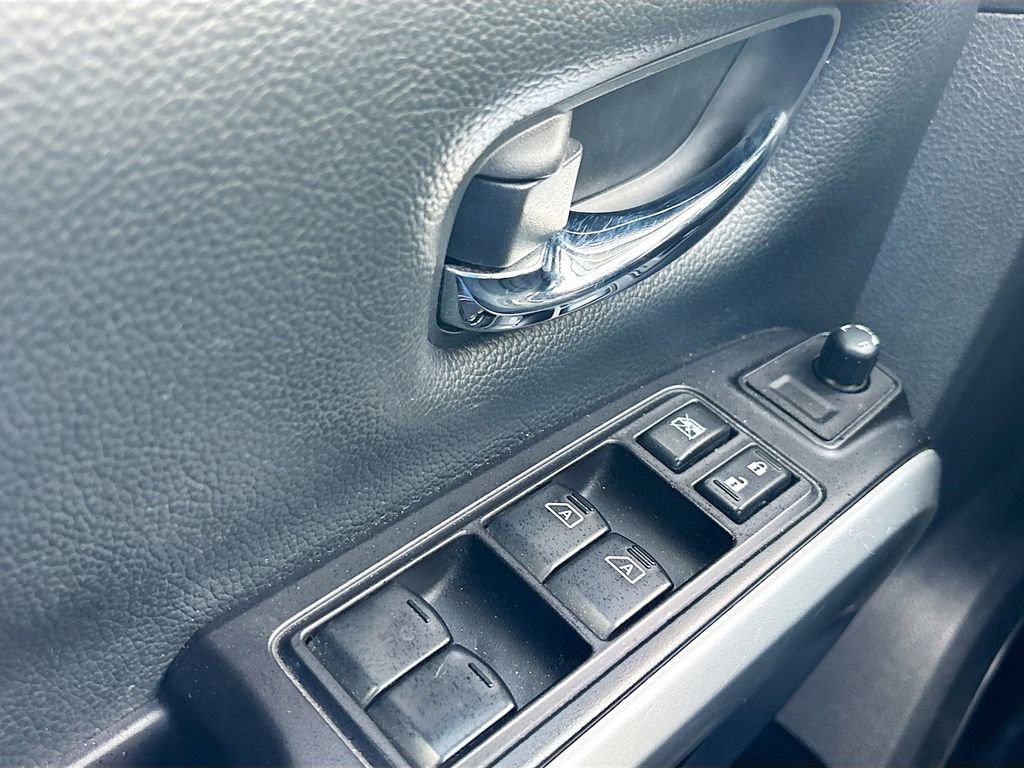 Used 2021 Nissan Titan SV w/ SV Convenience Package AWD/4WD image 17