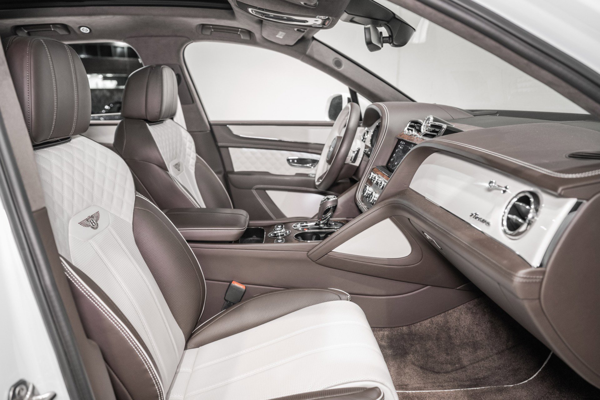Certified 2023 Bentley Bentayga AWD/4WD image 2