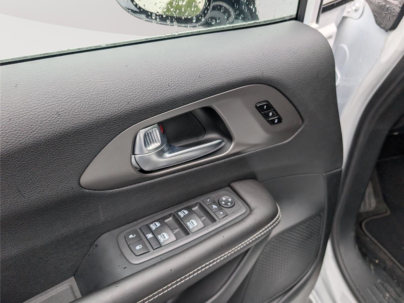 New 2027 Chrysler Pacifica Limited FWD image 17