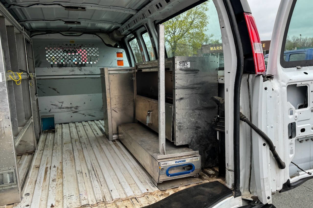 Used 2016 Chevrolet Express 2500 RWD image 15