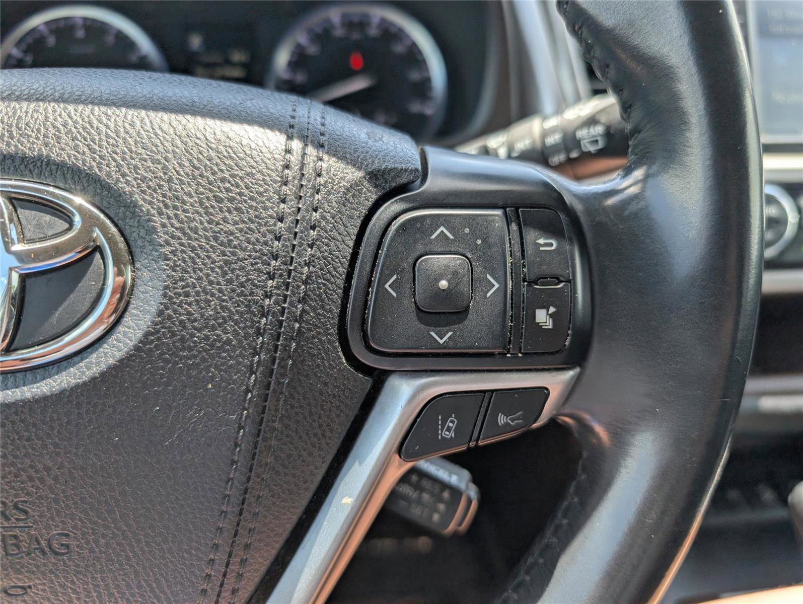 Used 2017 Toyota Highlander Limited AWD/4WD image 21