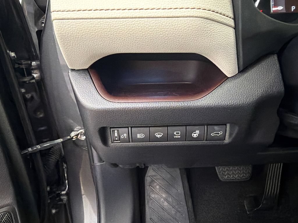Used 2020 Toyota RAV4 Limited FWD image 34