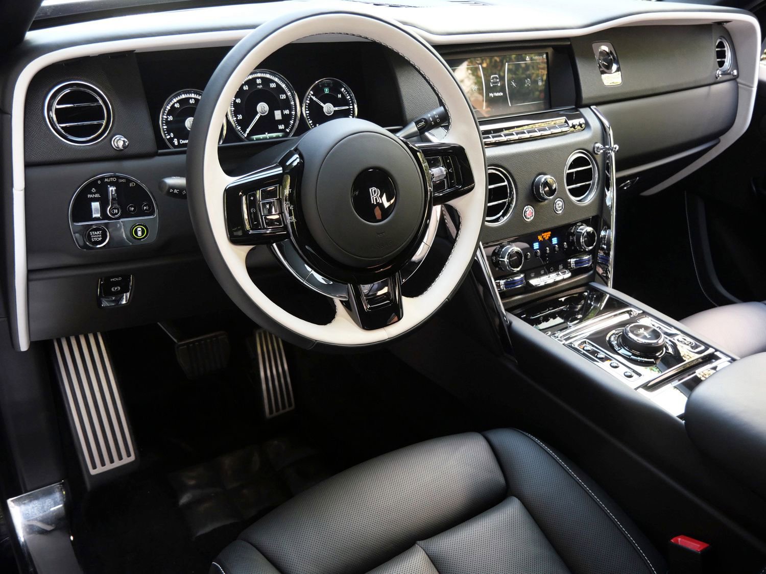 Certified 2023 Rolls-Royce Cullinan AWD/4WD image 24