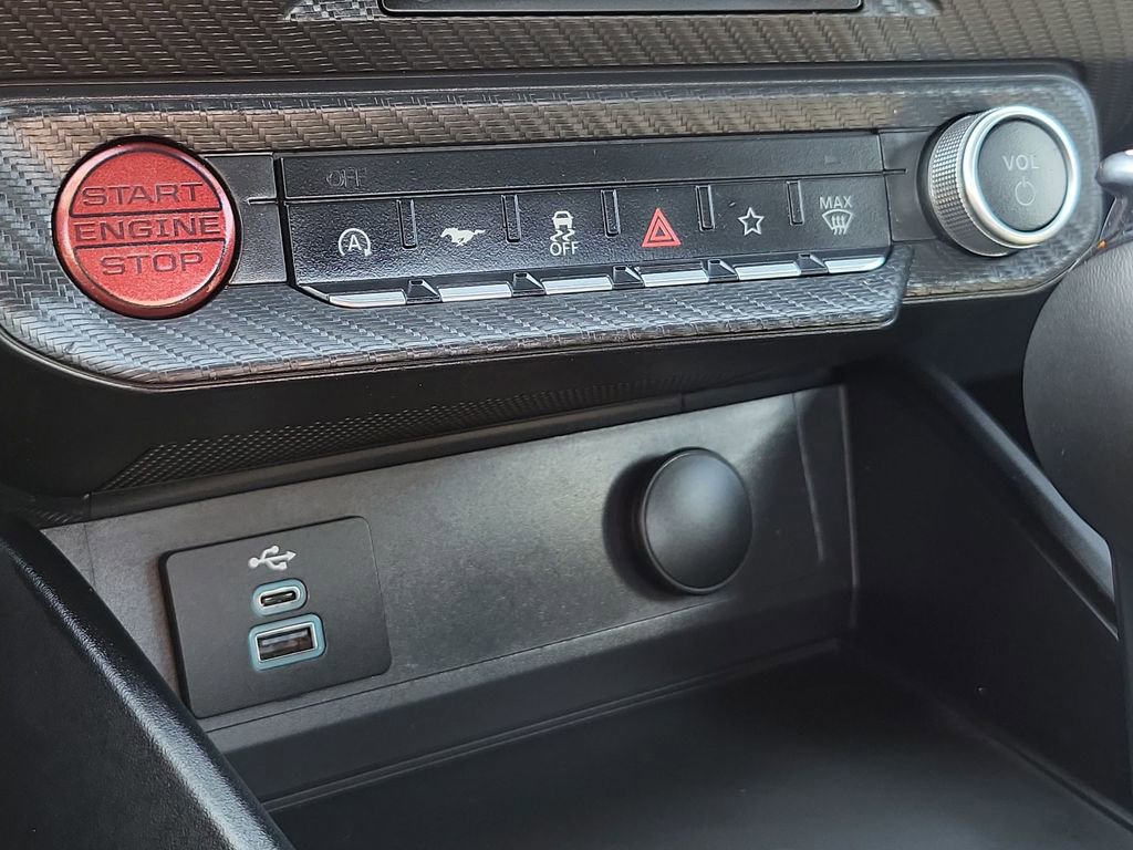 Used 2025 Ford Mustang EcoBoost image 16