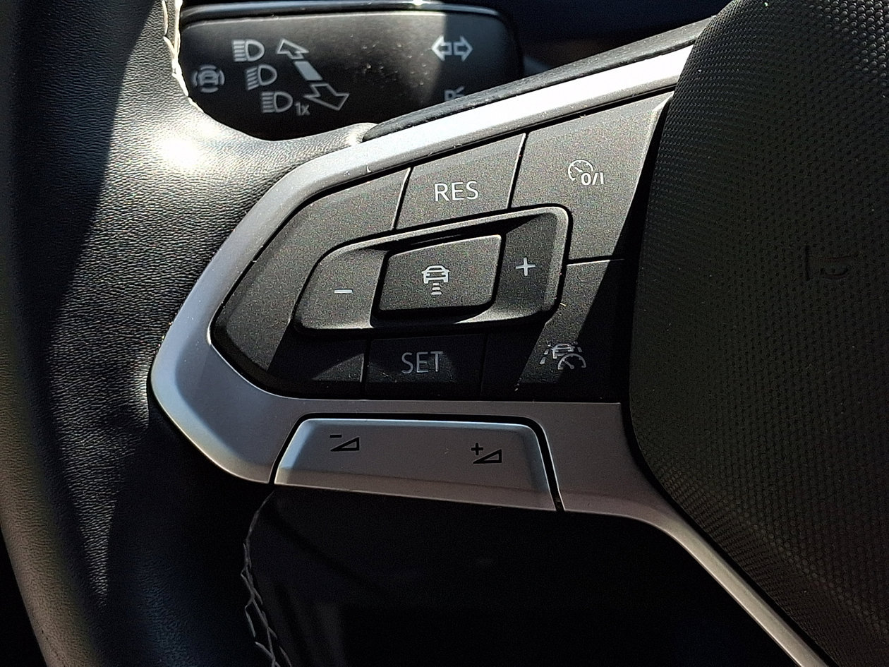 Certified 2023 Volkswagen Taos SE FWD image 20