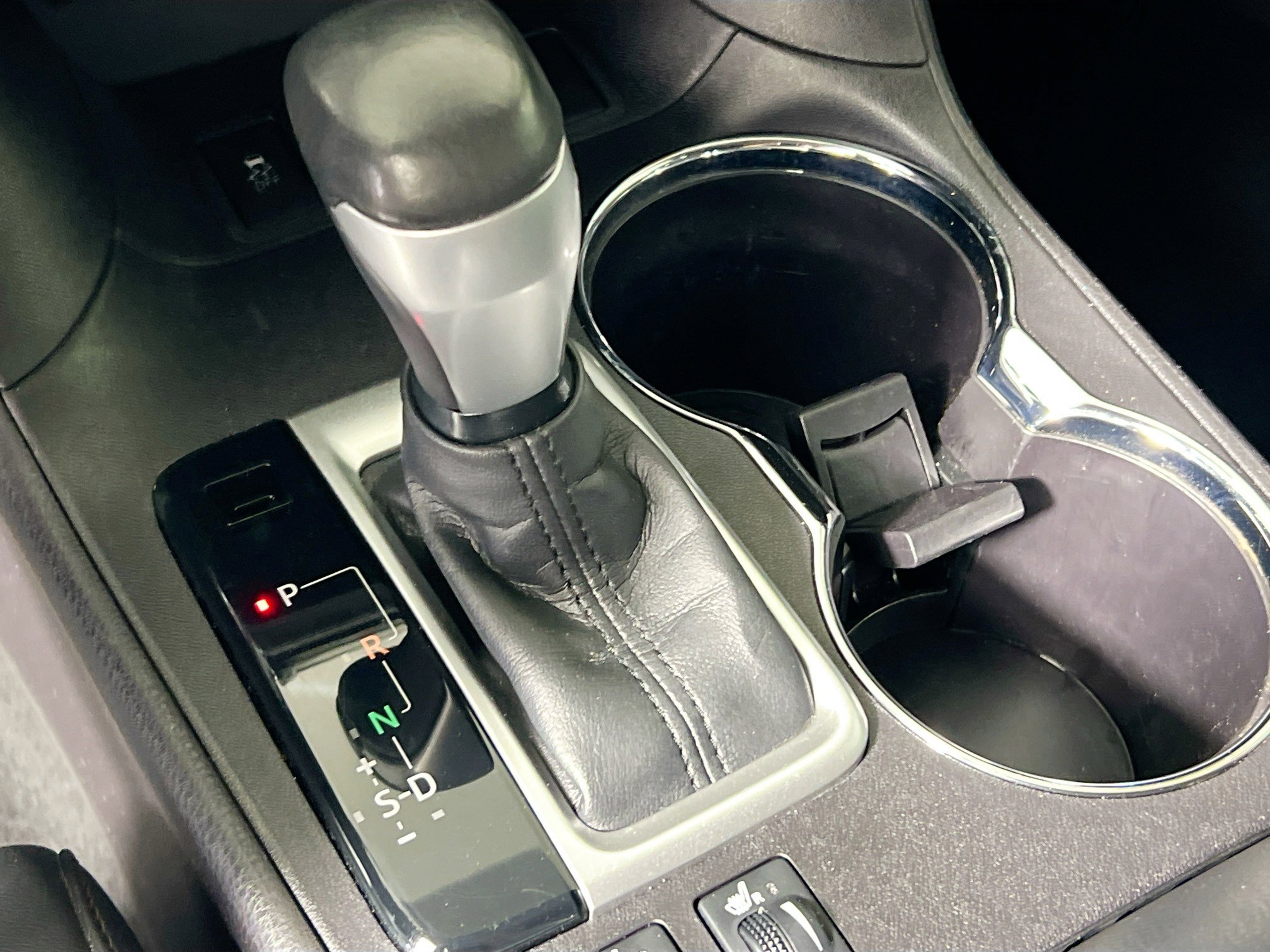 Used 2016 Toyota Highlander XLE image 25