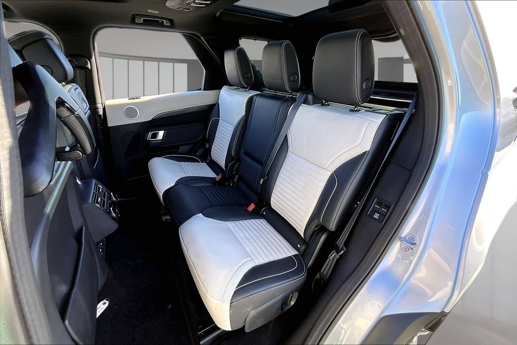 Certified 2023 Land Rover Discovery Metropolitan Edition AWD/4WD image 20