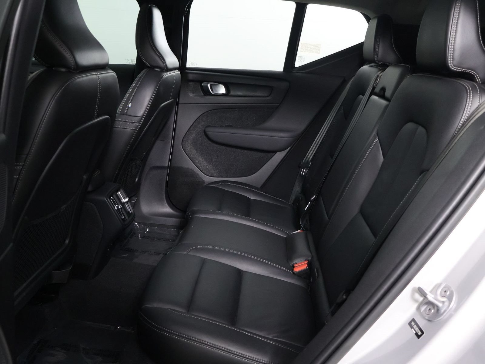 Used 2024 Volvo XC40 B5 Plus w/ Protection Package Premier AWD/4WD image 32