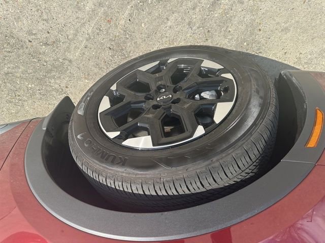 Used 2025 Kia Sorento S image 36