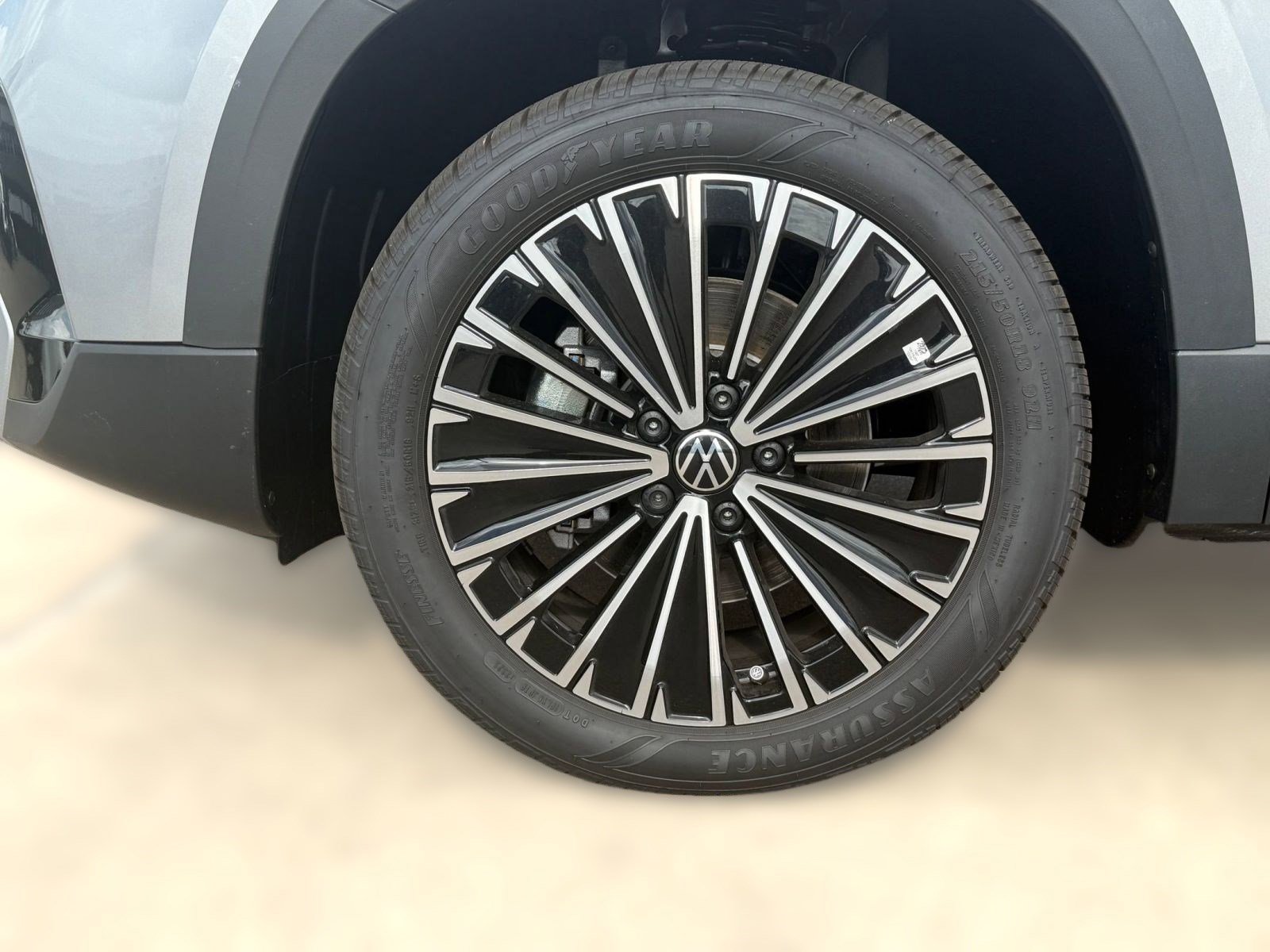 New 2026 Volkswagen Taos SE image 10