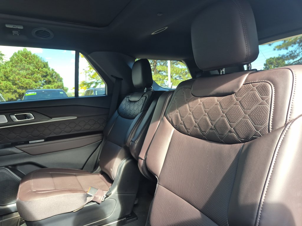 New 2026 Ford Explorer Platinum w/ LUX Leather Package AWD/4WD image 18