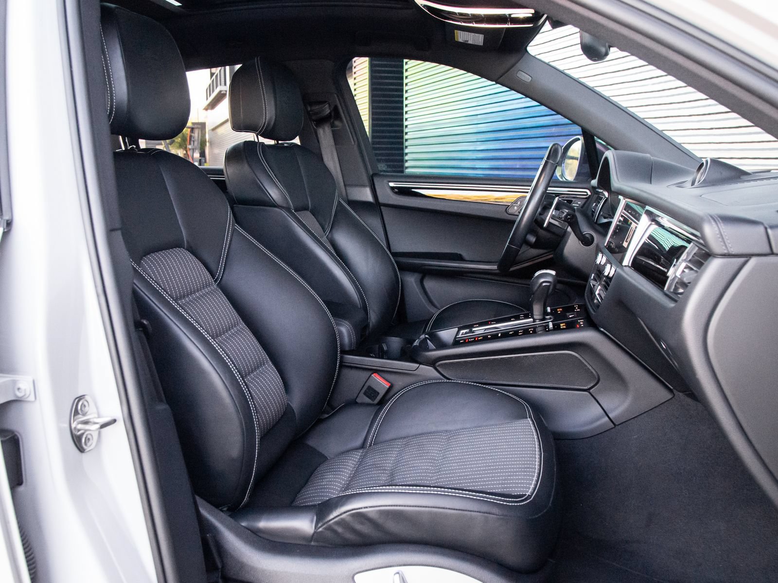 Certified 2023 Porsche Macan Turbo AWD/4WD image 22