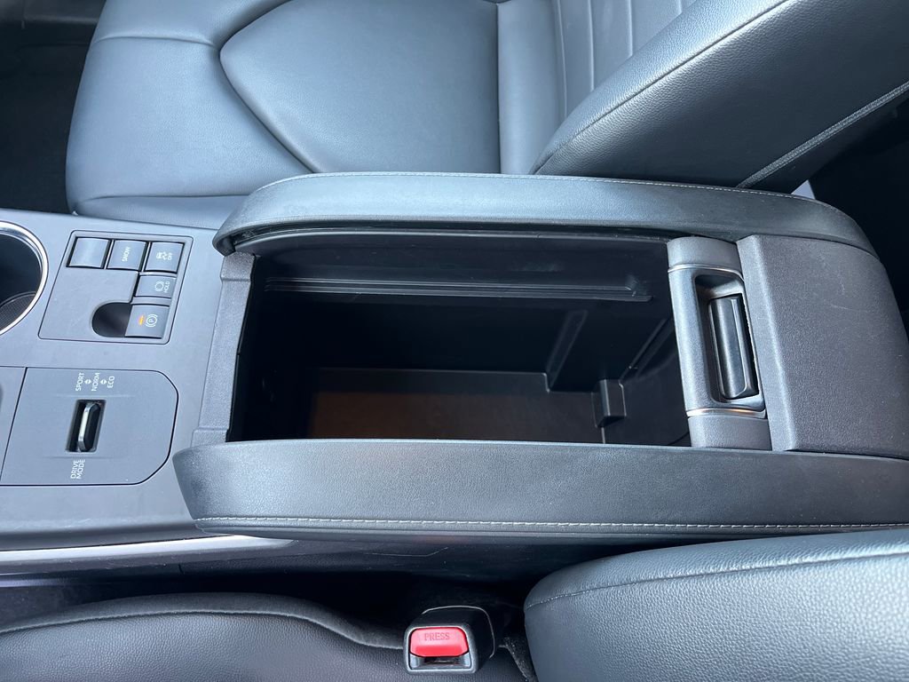 Certified 2024 Toyota Highlander XLE image 30