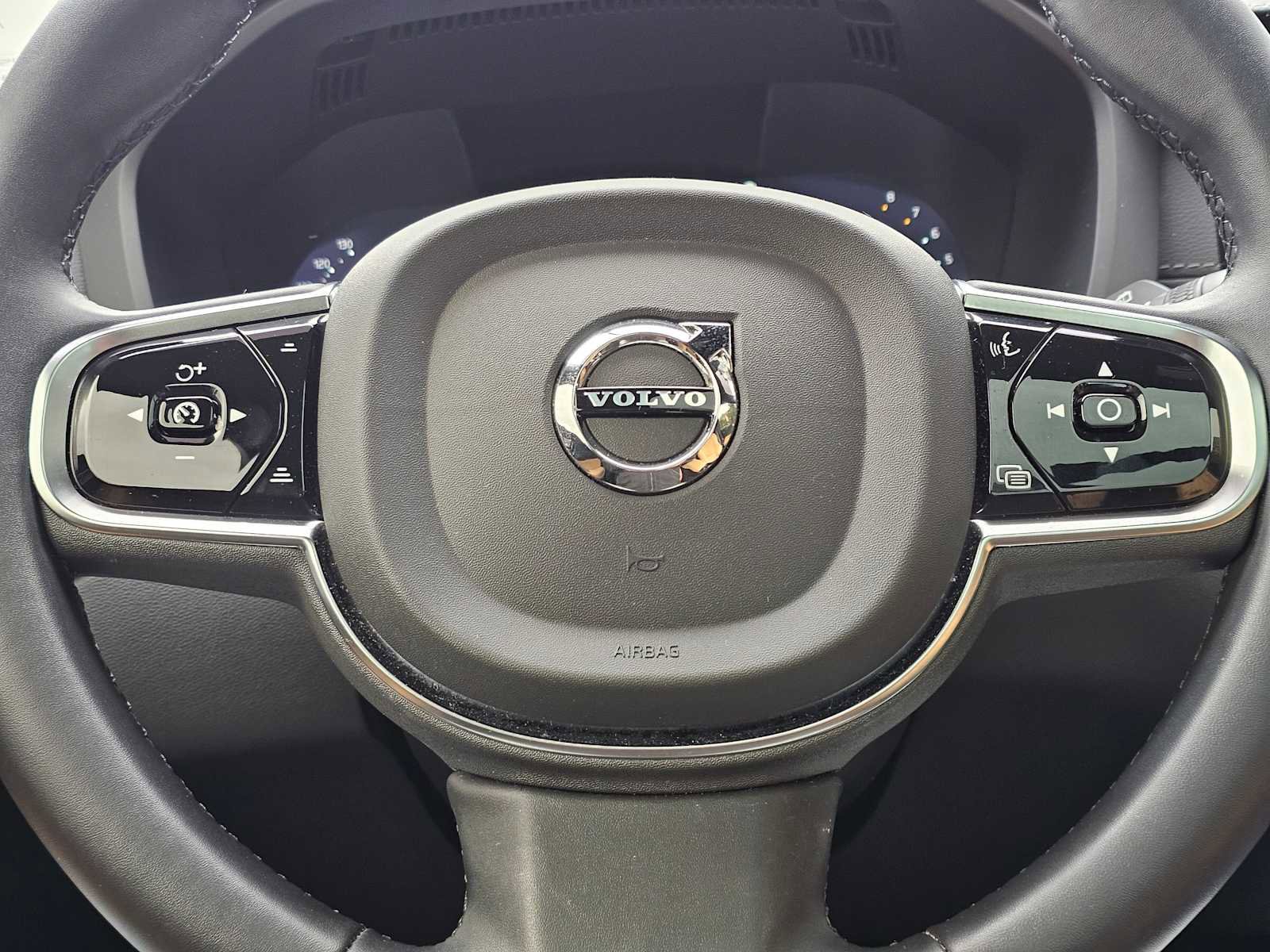 Used 2024 Volvo XC60 B5 Ultimate w/ Protection Package Premier image 25