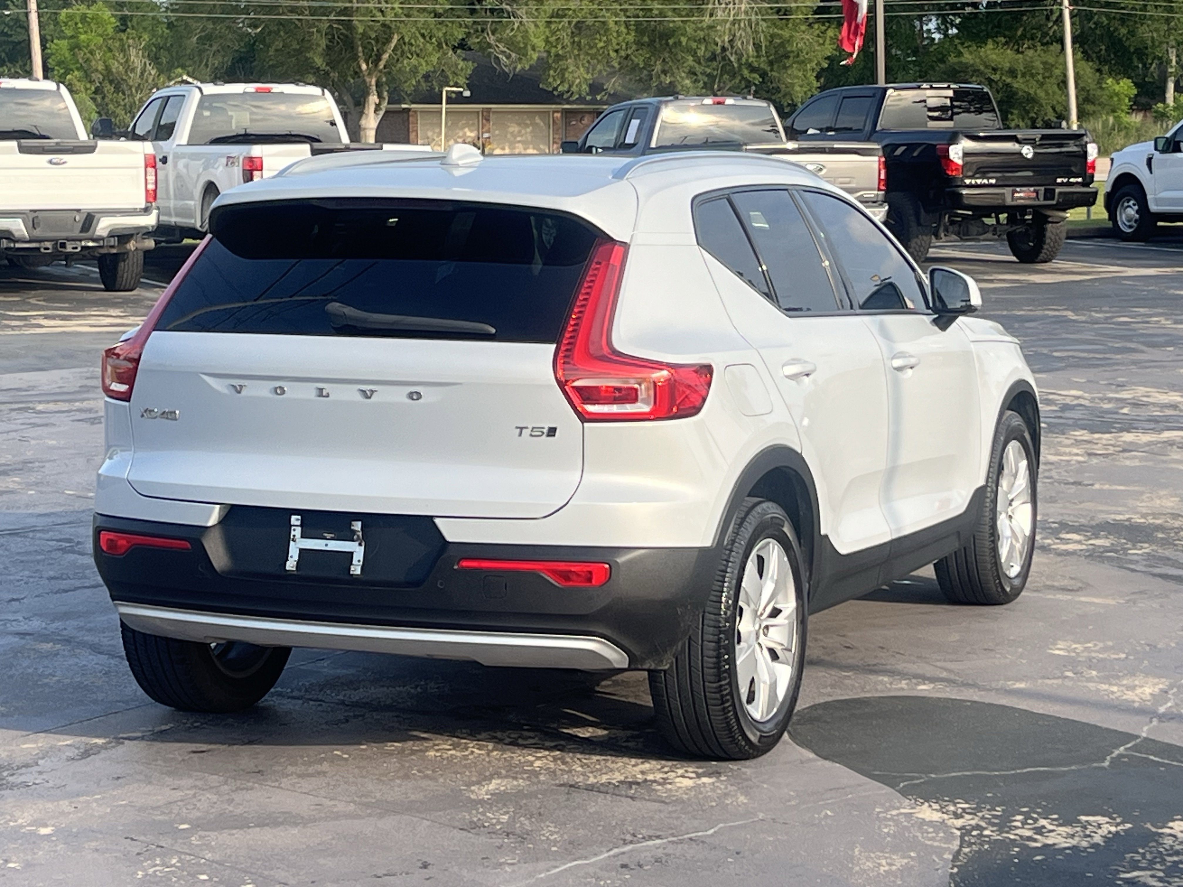 Used 2021 Volvo XC40 T5 Momentum AWD/4WD image 9