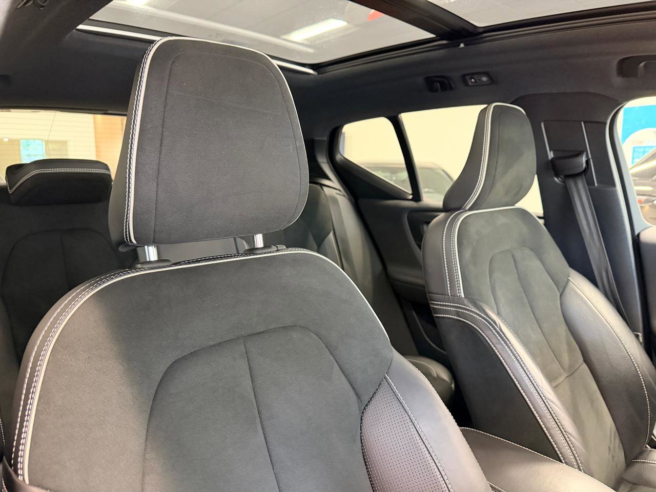 Used 2021 Volvo XC40 T4 R-Design w/ Advanced Package image 28