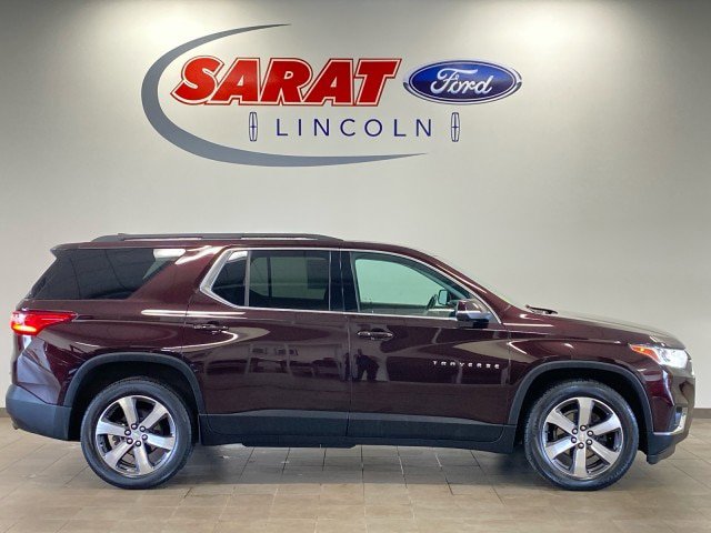 Used 2021 Chevrolet Traverse LT w/ LT Premium Package AWD/4WD image 1