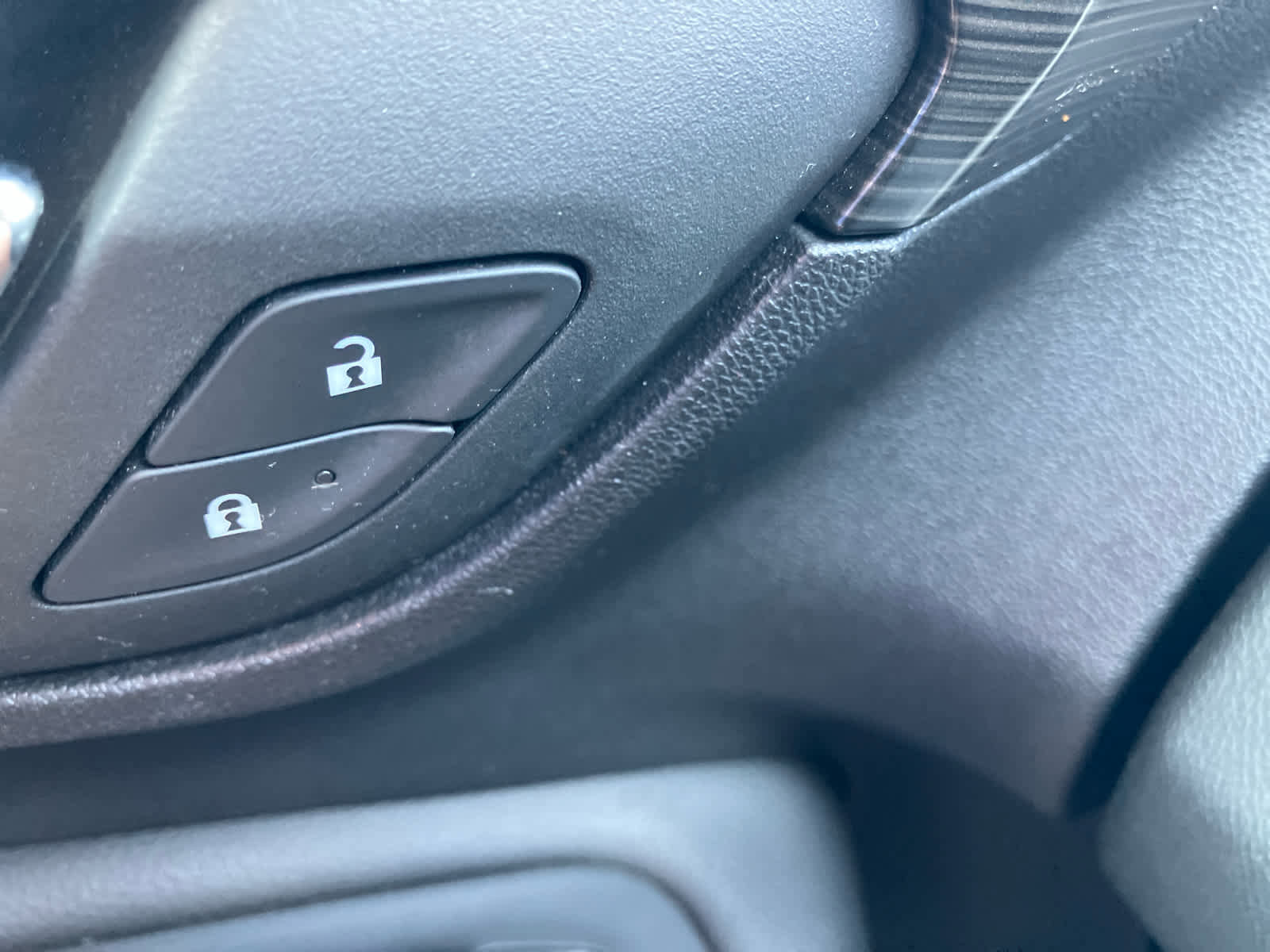 Used 2024 GMC Terrain SLT image 13