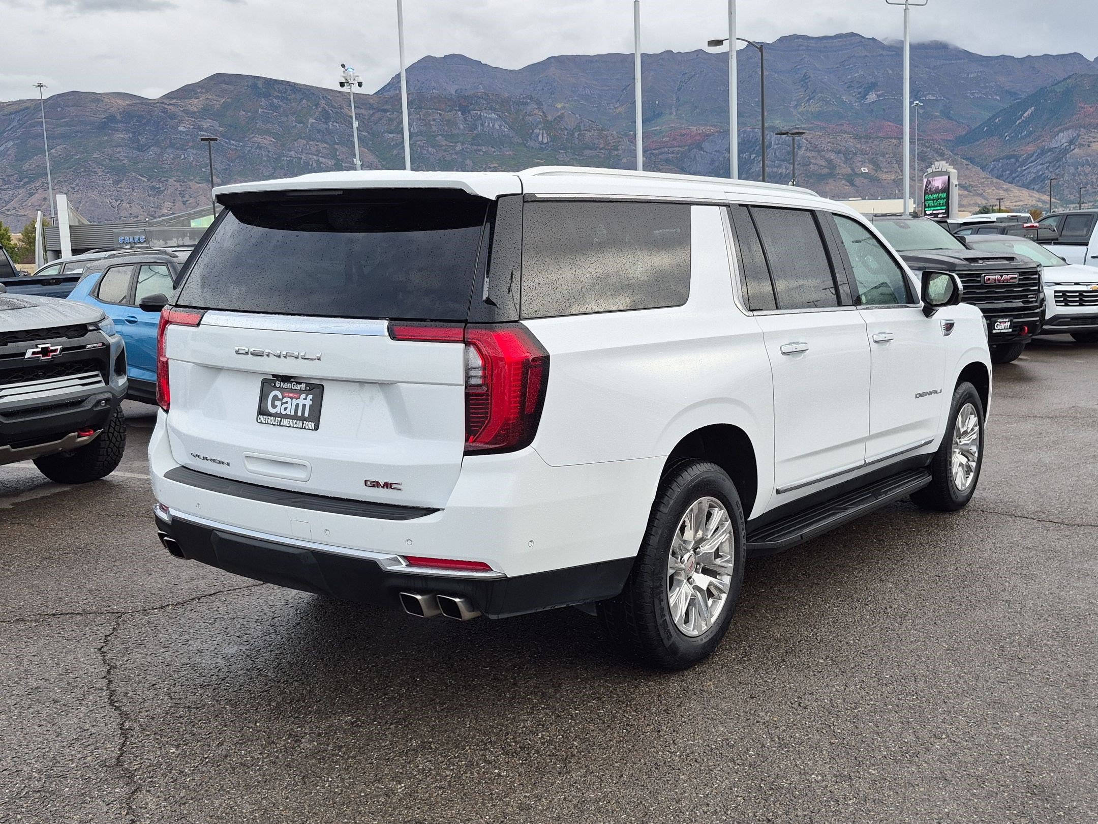 Used 2025 GMC Yukon XL Denali AWD/4WD image 3