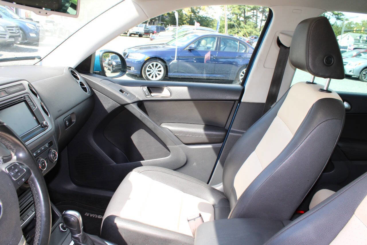 Used 2017 Volkswagen Tiguan Wolfsburg Edition image 14