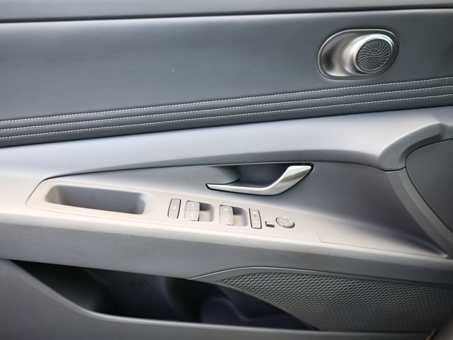 Used 2025 Hyundai Elantra Sport FWD image 14