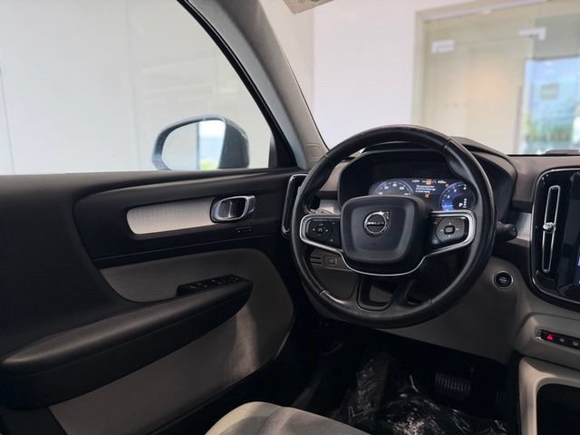 Used 2020 Volvo XC40 T5 Momentum AWD/4WD image 7