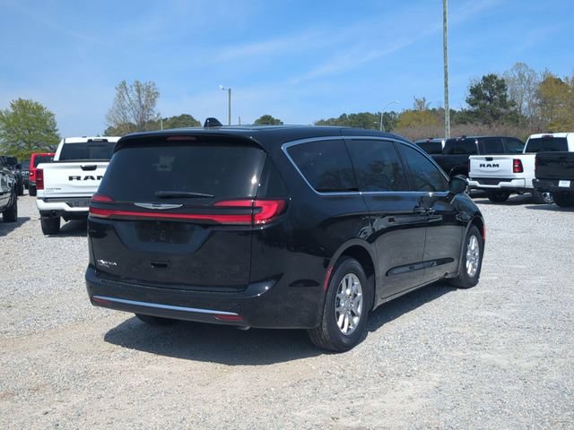 New 2026 Chrysler Pacifica Select FWD image 5