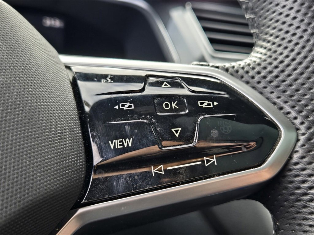 Used 2022 Volkswagen Tiguan SE R-Line image 29