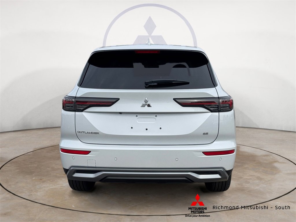 New 2025 Mitsubishi Outlander SE image 4
