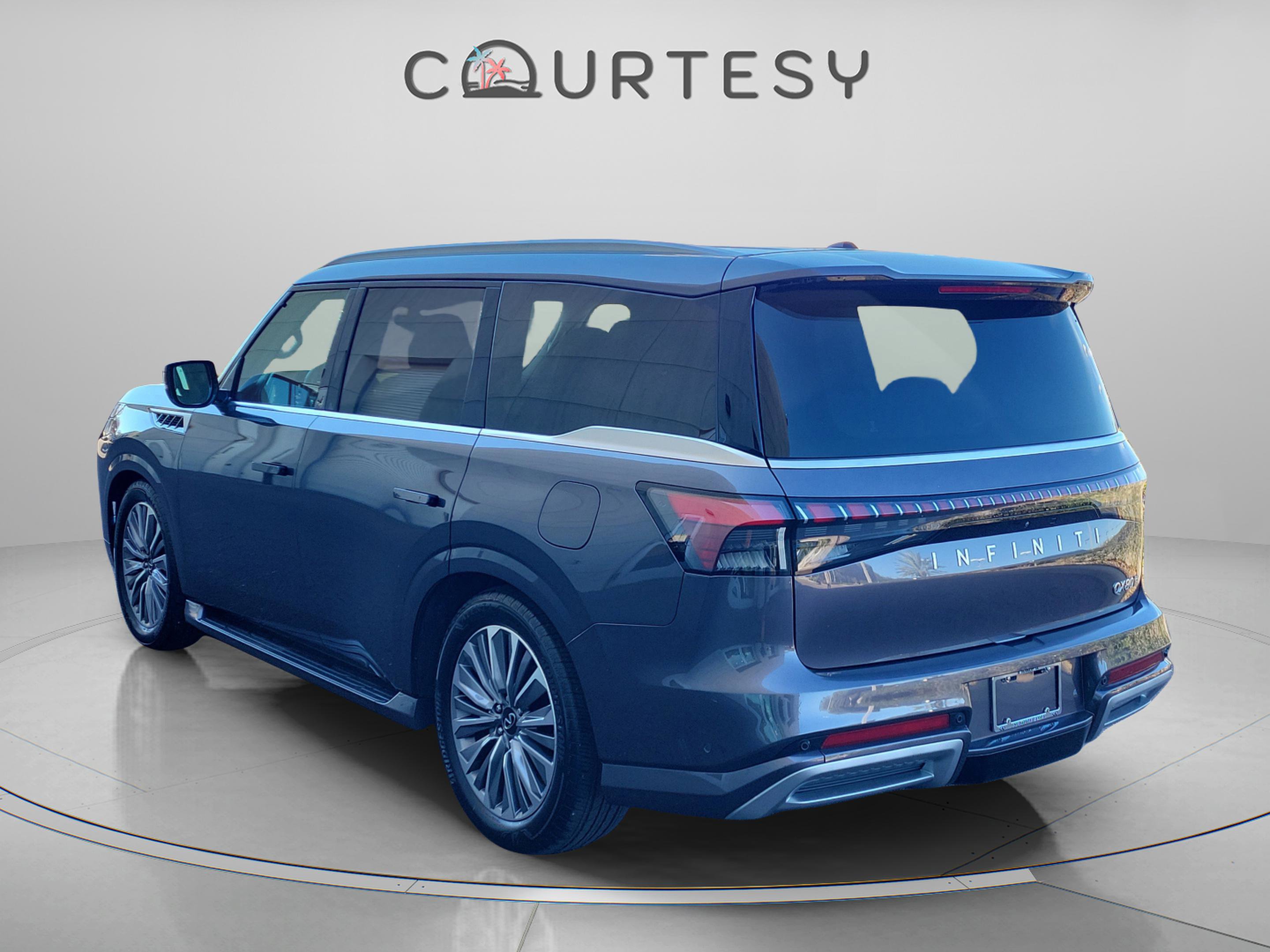 Certified 2025 INFINITI QX80 Luxe image 3