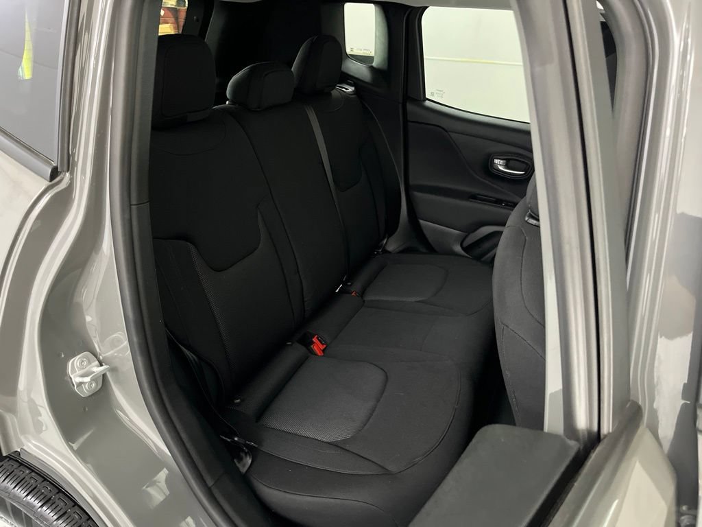 Used 2023 Jeep Renegade Latitude AWD/4WD image 19