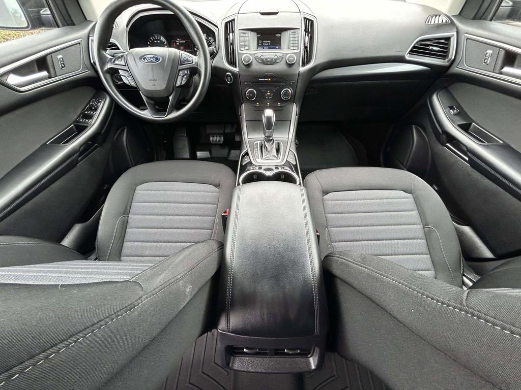 Used 2018 Ford Edge SE image 12